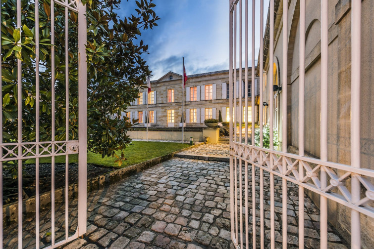 chateau grand puy ducasse entrance