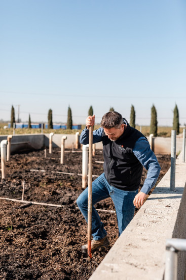 peltier general manager hanno bezuidenhout in the worm farm